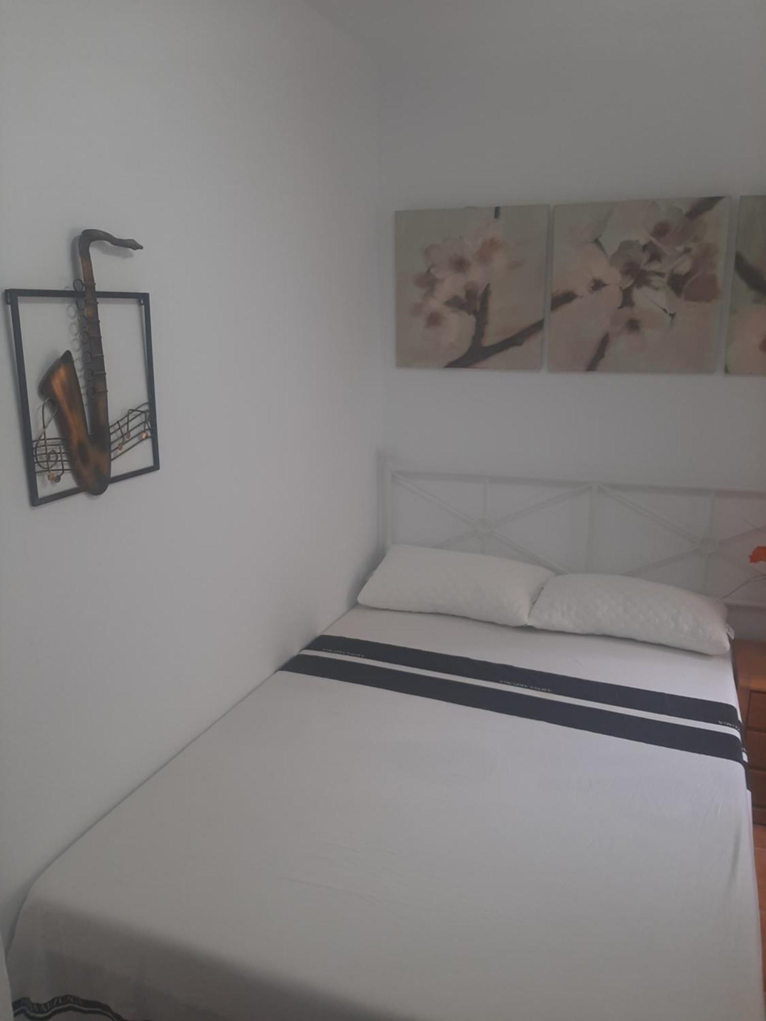 Alquiler Habitacion- Descanso Sabadell - Bano Compartido エクステリア 写真